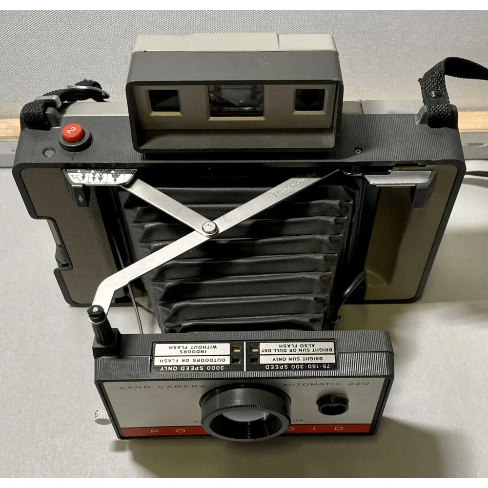 Vintage Polaroid Land Camera Automatic 220 With Strap Manual Hardcover Untested